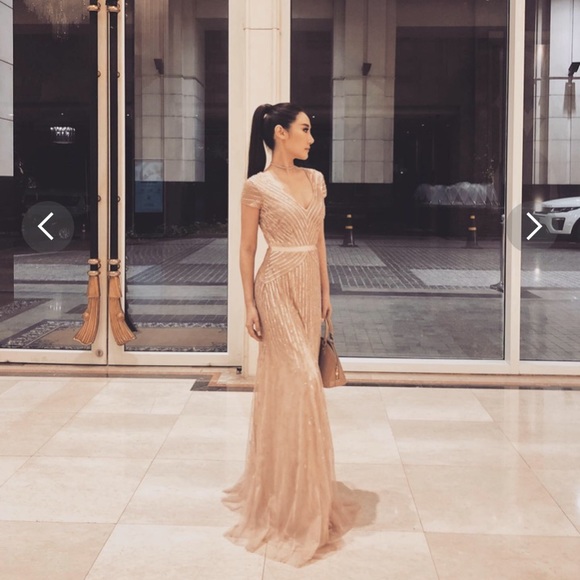 Adrianna Papell Dresses & Skirts - Adrianna Papell beaded V-neck cap sleeves long gown